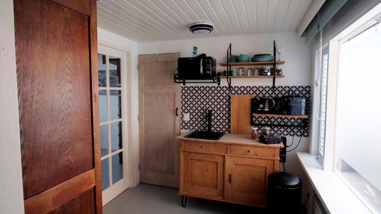 Houseboat Apartment With Water Terrace, Free Parking, Free Bikes & Fast Wifi Ámsterdam Exterior foto