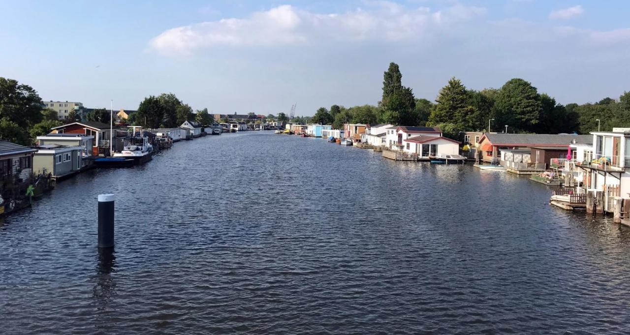 Houseboat Apartment With Water Terrace, Free Parking, Free Bikes & Fast Wifi Ámsterdam Exterior foto