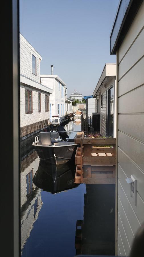 Houseboat Apartment With Water Terrace, Free Parking, Free Bikes & Fast Wifi Ámsterdam Exterior foto